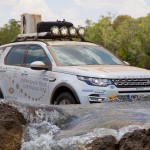 Land Rover Discovery Sport während Wasserdurchfahrt