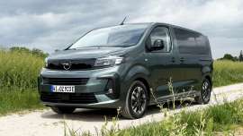 2025 Opel Zafira Electric, Kapari Grün (Metallic)