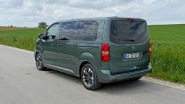 2025 Opel Zafira Electric, Kapari Grün (Metallic)