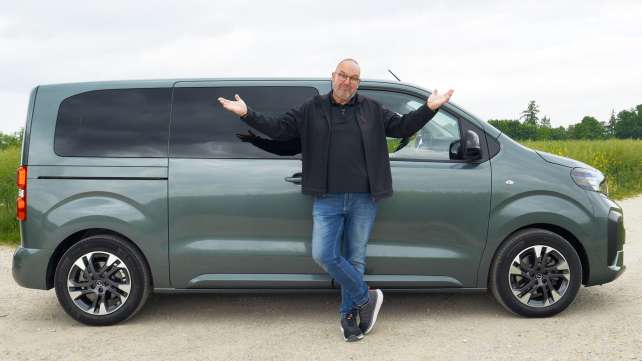 2025 Opel Zafira Electric, Kapari Grün (Metallic)