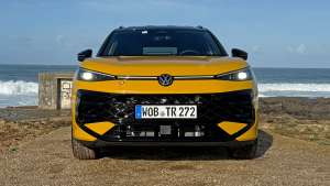 2025 VW T-Roc 1.5 l eTSI R-Line Canary Yellow Schwarz