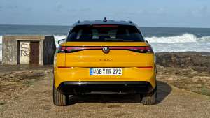 2025 VW T-Roc 1.5 l eTSI R-Line Canary Yellow Schwarz