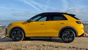 2025 VW T-Roc 1.5 l eTSI R-Line Canary Yellow Schwarz